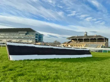 hurdle jumps at doncaster racecourse 